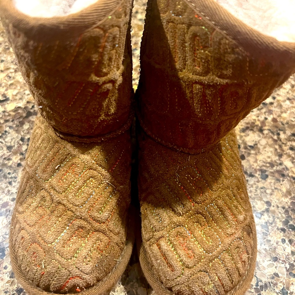 Wore a few times. Very good condition. Lots of tread on bottom of both boots